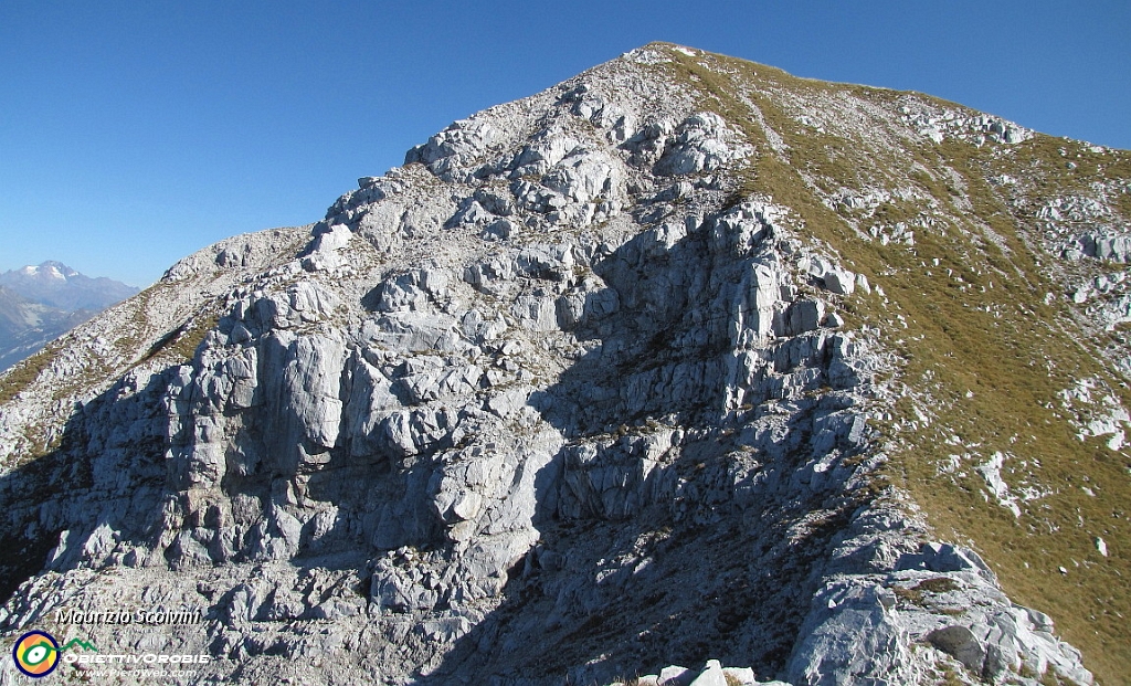 28 Scendo dal Pizzo lungo questo versante....JPG